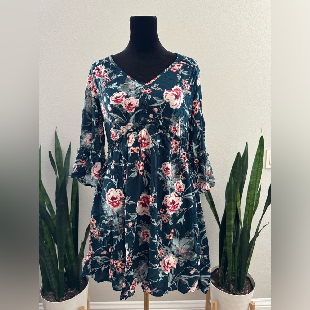 NWT BAND OF GYPSIES FLORAL DRESS - Picture 2 of 8